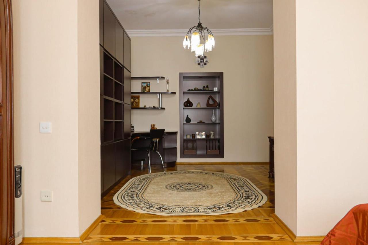 Azneft Royal Suite Apartment Sea View Баку Екстериор снимка
