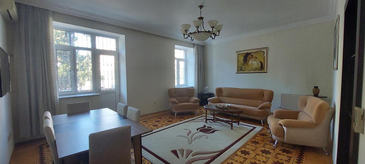 Azneft Royal Suite Apartment Sea View Баку Екстериор снимка
