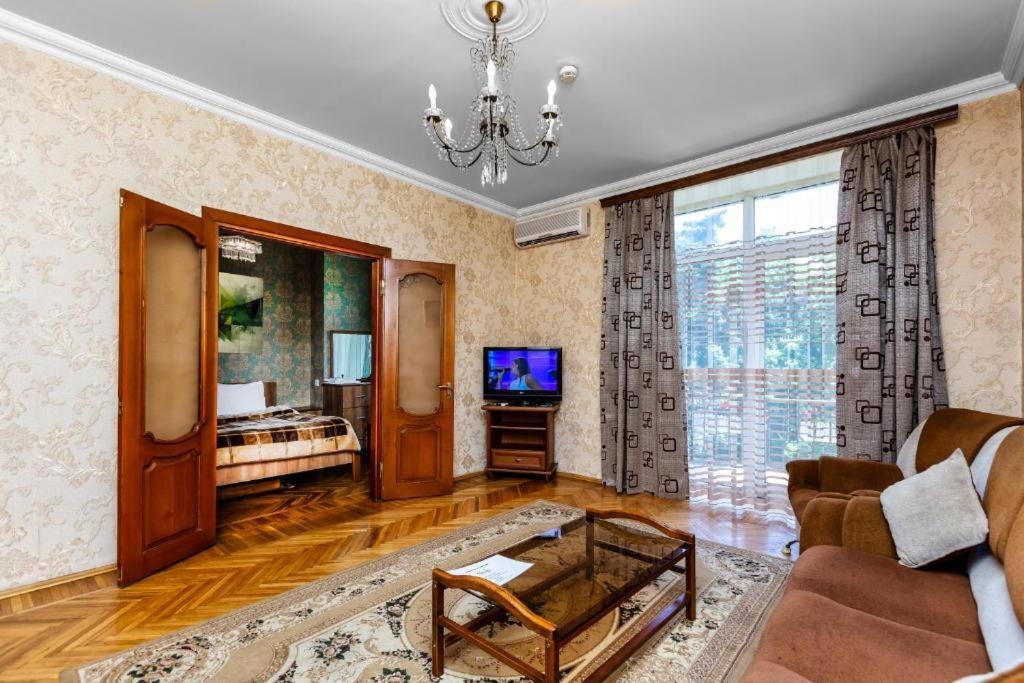 Azneft Royal Suite Apartment Sea View Баку Екстериор снимка