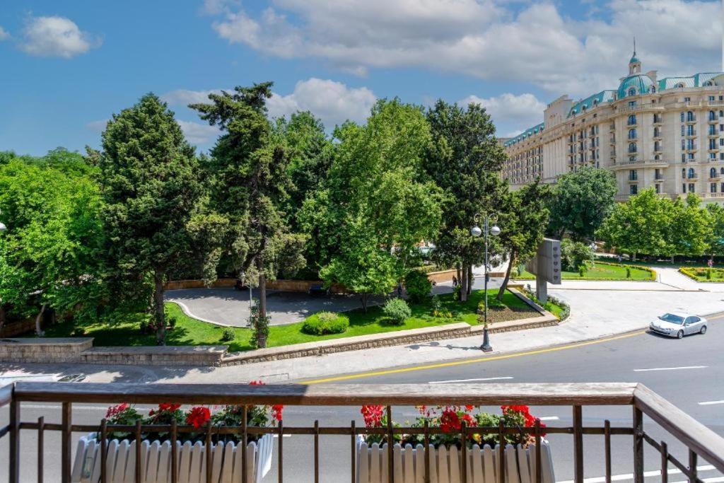 Azneft Royal Suite Apartment Sea View Баку Екстериор снимка
